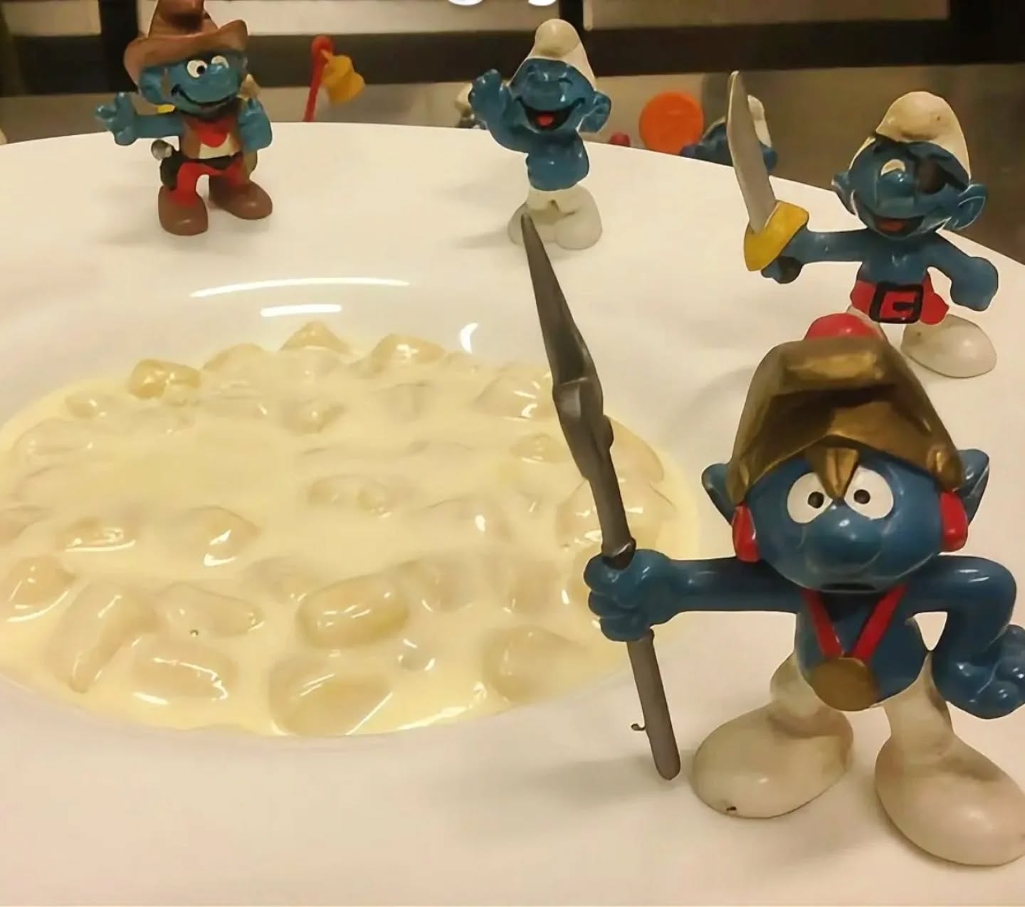 Ci sono giorni in cui la cucina sembra un campo di battaglia…
per fortuna ho sempre una piccola squadra pronta ad aiutarmi 💙
Tra una preparazione e l’altra, continuo a fare ciò che amo: accogliervi ogni giorno con qualcosa di buono.
👉 Domenica a pranzo
👉 Dal martedì al sabato a cena
📍 Via Issiglio 20 – Torino
📞 351 566 4126
#OsteriaNovecento #TorinoRistoranti #PassioneInCucina #TorinoFood #PranzoDomenicale